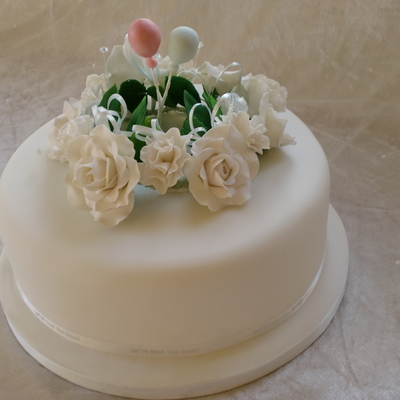 Roses Wedding Cake With Bloons