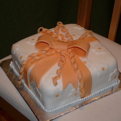 Wilton 3 Present Cake