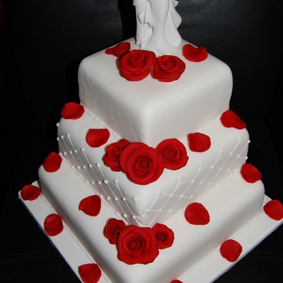 Red Roses Wedding Cake