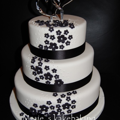 Black And White Wedding Cake