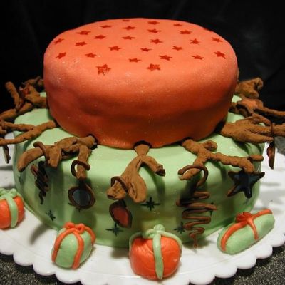 Christmas Tree And Ornaments Cake 2006