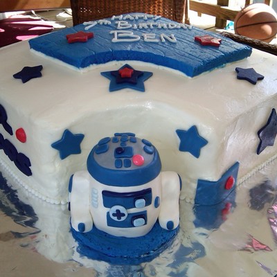 Star Wars R2D2 Cake