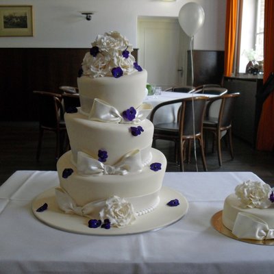 Wedding Cake With Violets
