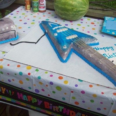 Gibson Guitar Cake