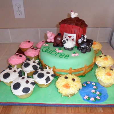 Farm Cake And Cupcakes