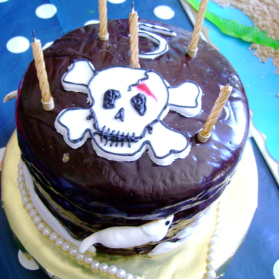 Skull And Crossbones Pirate Cake