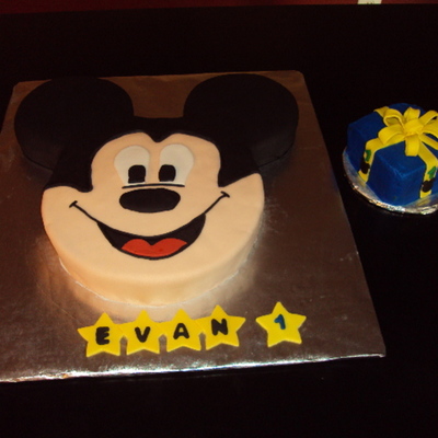 Mickey Mouse Cake With Smash Present Cake