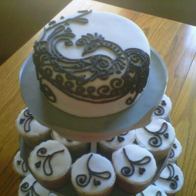 Peacock Wedding Cake And Cupcakes