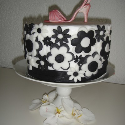 Black & White With Gumpaste Shoe