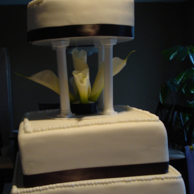 Calla Lillies With Round And Square Tiers Separated By Columns