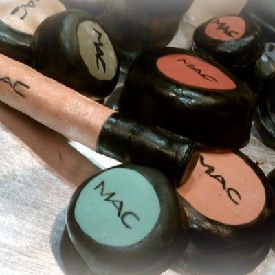 Mac Make-Up Cake