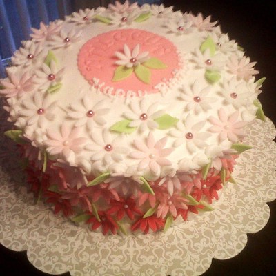 Pretty In Pink Flower Cake