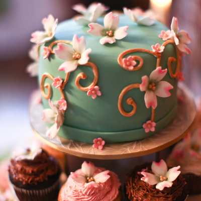 Dogwood Flowers Wedding Cake/cupcakes