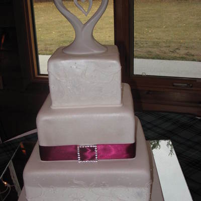 White With Burgandy Square Cake
