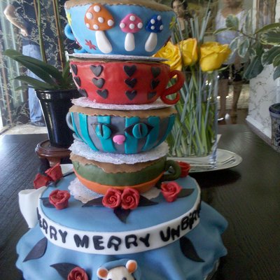 The Classic And New Alice Wonderland Bday Cake