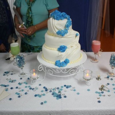 Round Wedding Cake With Blue Flowers & Swag