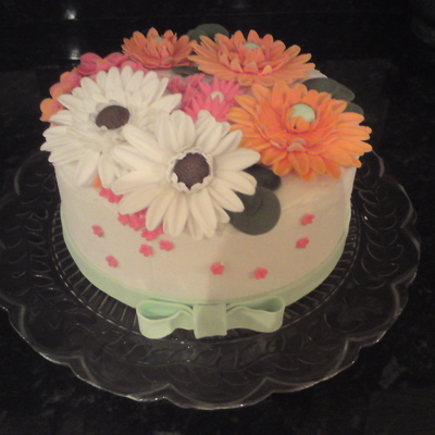 Gerbera Burst Cake