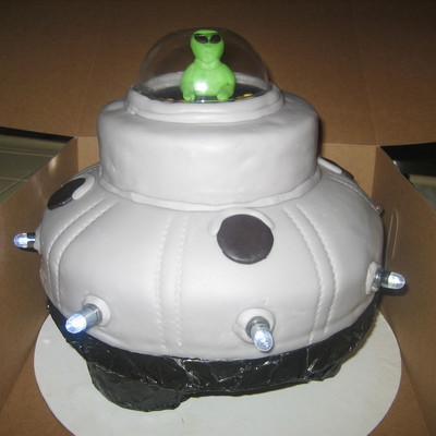 Ufo/alien Birthday Cake