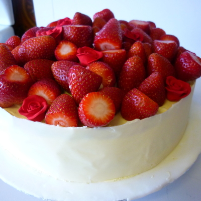 White Choc Wrap Birhtday Cake