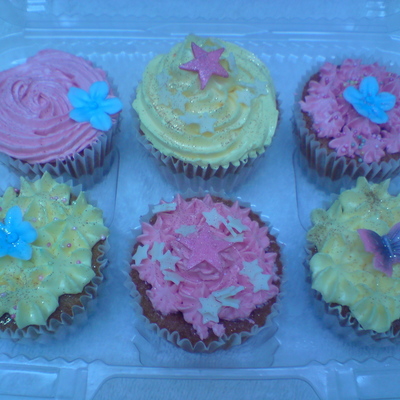 Banana Cupcakes With Vanilla Swiss Meringue Butter Icing