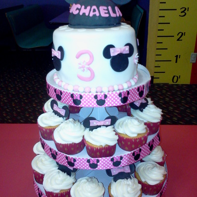 Minnie Mouse Cake And Cupcakes