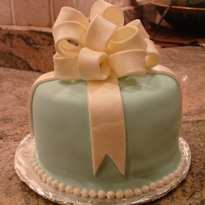 Present Bow Cake