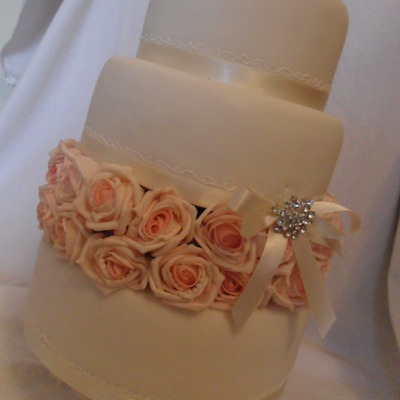 Vintage Roses Wedding Cake
