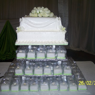 2 Tier Square Cake With Mini Cake Tower