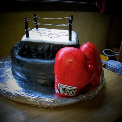 Everlast Boxing Glove And Ring Cake