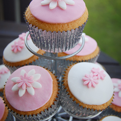 Pink & White Flower Cupcakes