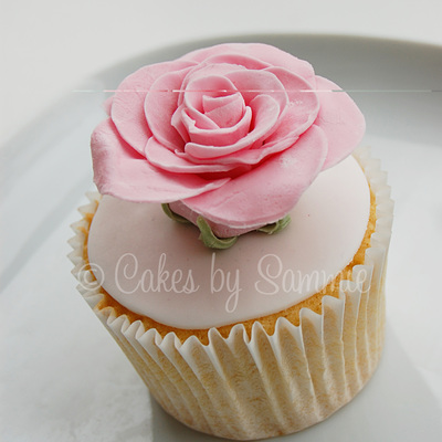 Pretty Sugar Rose Cupcake