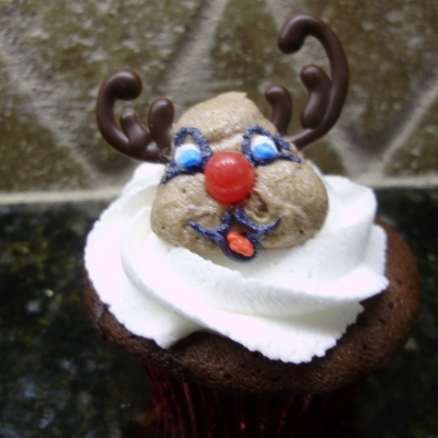 Reindeer Cupcake With Chocolate Antlers: Figure Piped