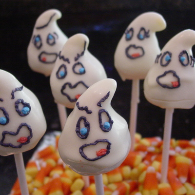 Ghost Cake Pops For Halloween!
