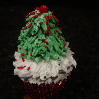 Figure Piped Christmas Tree!