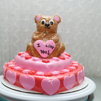 Beary Valentine's Cake