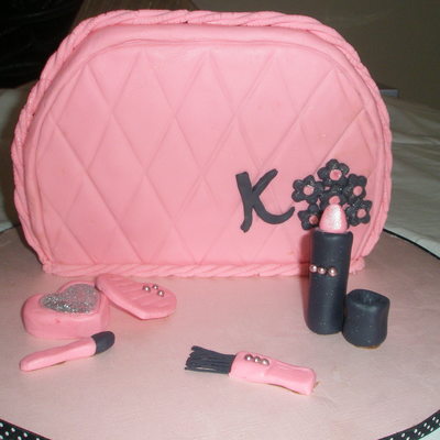 My First Ever 3D Purse Cake