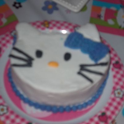 Hello Kitty Smash Cake