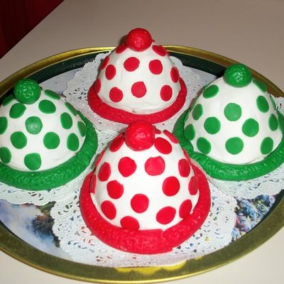 Mini Elf Hat Cakes