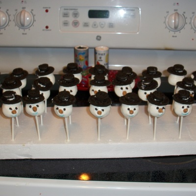 Snowmen Oreo Pops
