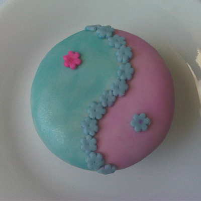 Ying Yang Cupcake