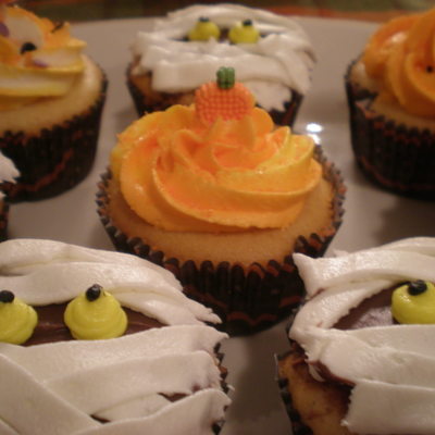 Halloween And Mummy Cupcakes