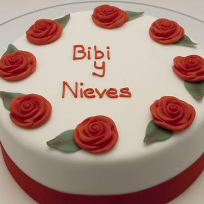 Red Roses Cake