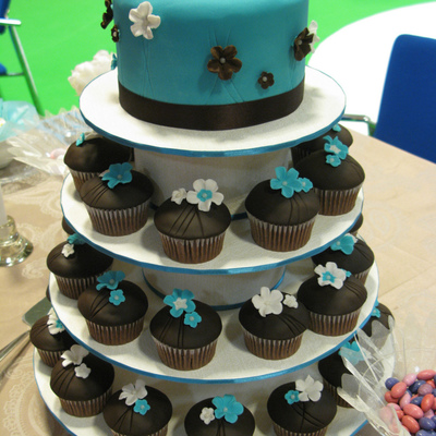 Turquoise Cake And Cupcakes