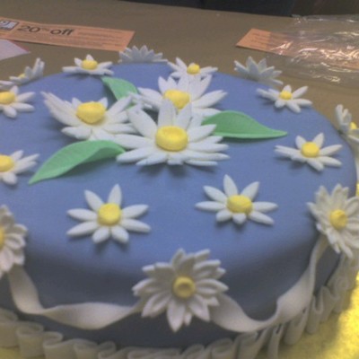 Wedgewood Blue Daisy Cake
