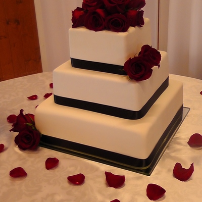 Classic Red Rose Wedding Cake