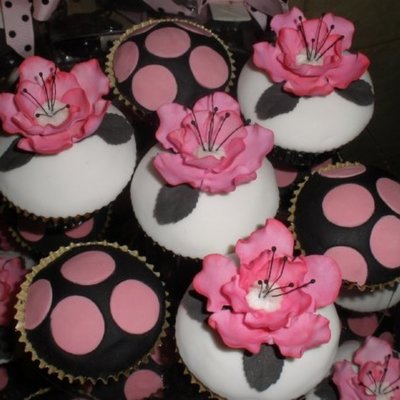 Flower And Polka Dot Cupcakes