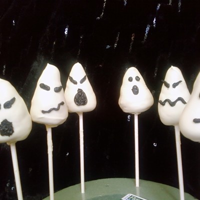 Ghosts Cake Pops