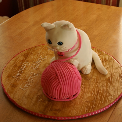3D Cat Playing With Yarn