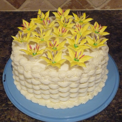 Yellow Lily Cake