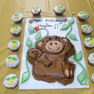 Monkey Cake With Banana Cupcakes